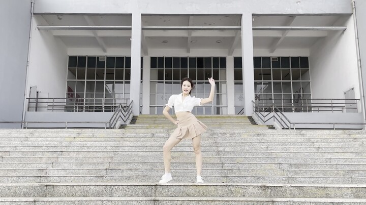 Bạn có muốn nhảy không? Hãy đến [Đại học Sư phạm Giang Tây] và nhảy cùng chúng tôi!