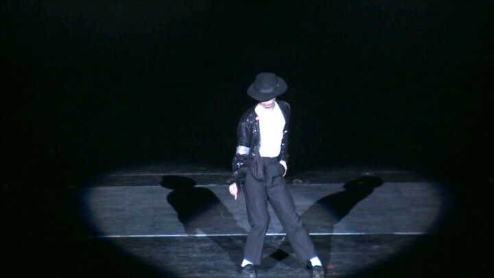 Thanks to the company's stage for giving me the opportunity to solo "Billie jean" under the spotligh