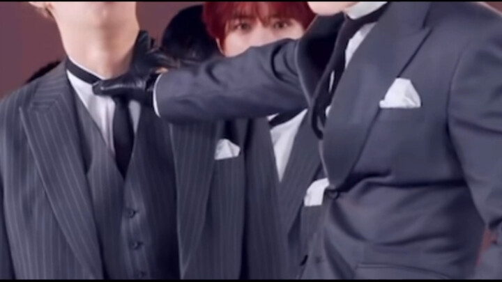[TXT Choi Ranjun] Semua orang di tim suka mencubit leher saudaranya