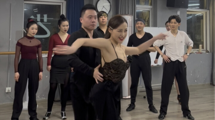 巨嗨的桑巴 看了不后悔系列～双人桑巴舞 真的很难得～