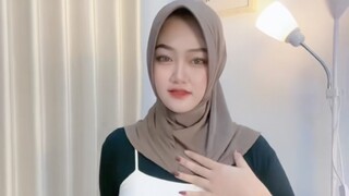 dirumahmu hujan ngga ?