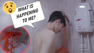 แกล้งแฟนเอาสีแดงใส่ฝักบัว ให้แฟนอาบน้ำ(เดือดหนักมาก!!) Bloody Shower PRANK Pondday and Nonny