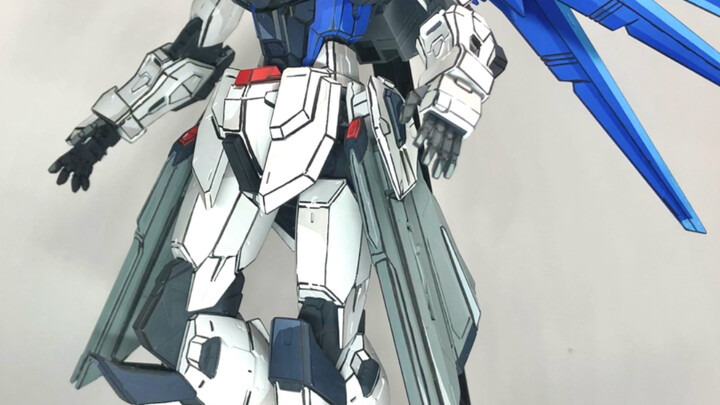 Freedom Gundam, serang!