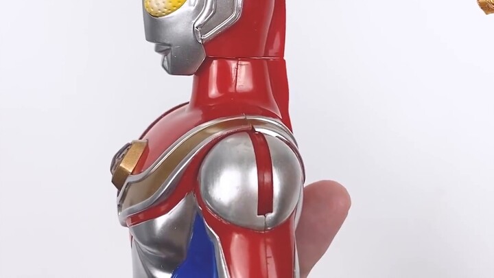 What is the quality of the 26cm-level sound and luminous Ultraman that was called "super" movable 15