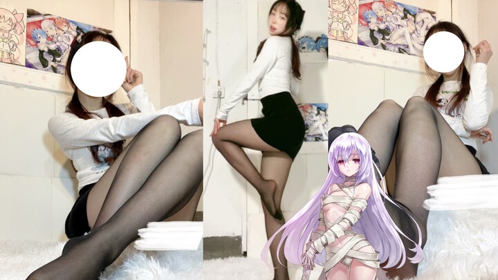 (Sister) is totally crazy about Korean dance ^_^ These two black silk legs are really a steal
