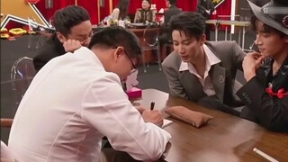 Starlight Awards dimulai dengan kalimat "Wang Ziqi bersama Huang Jingyu, kan?" Mengapa Wang Ziqi tid
