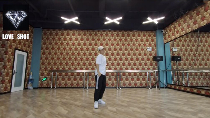 Nhảy cover "MAMA"- EXO tại phòng gym và cái kết