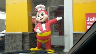 #jollibee #nasa labas lang kami ni tuffy bawal pala aso sa loob,