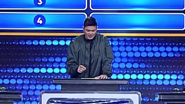 family feud..it's showtime hosts edition..kim na artista?
