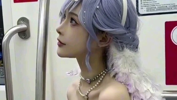 Today is the female star Miss Robin~
