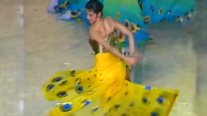 【亚运记忆】杨丽萍在1990年北京亚运会闭幕式上表演的《雀之灵》