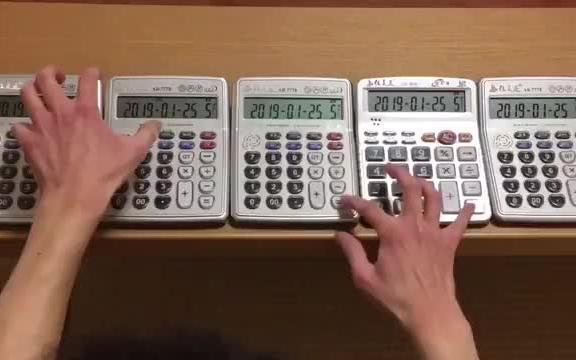 [Musik] Mainkan lagu Lupin III dengan lima kalkulator