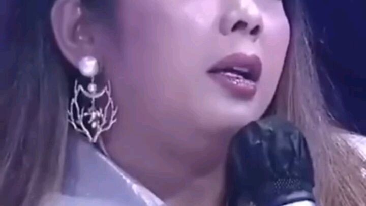 Sridevi nyanyi lagu pop