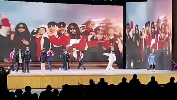 Hebat, Identitas V sudah selesai.