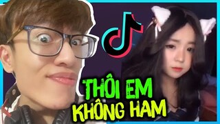 BẠN NỮ DỄ THƯƠNG THẢ THÍNH CỰC NGỌT LÀM HÙNG SUÝT QUÊN NHUNG | HÙNG AKIRA XEM TIK TOK FREE FIRE