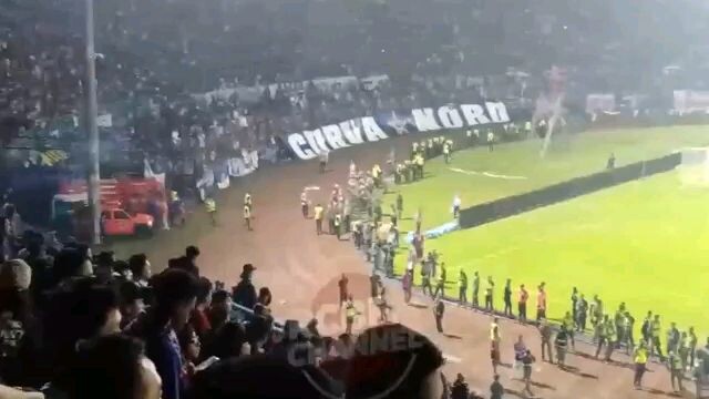 video full kericuhan suporter (Arema vs persebaya