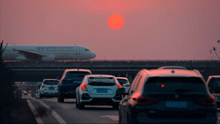 “Lái xe trên đại lộ Sunset lúc chạng vạng”