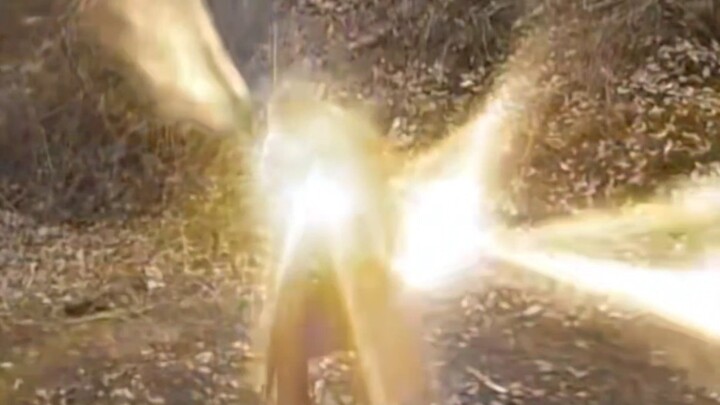 Rub it with bare hands! At this moment he is Ultraman Mephisto!!