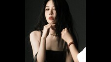 I watched Yang Zi's suspender leather skirt countless times. The look in her eyes when she turned ar