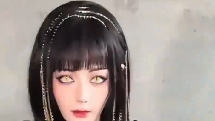 Di Lieba khoe lớp trang điểm theo phong cách Cleopatra, trông cô như một nữ hoàng, thật xinh đẹp!
