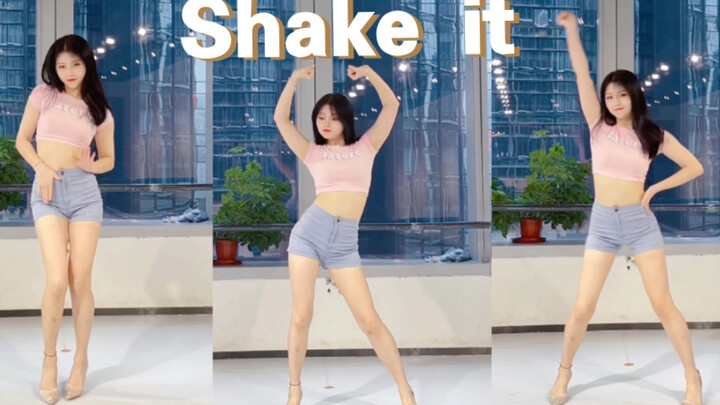 สาวสวยสุดเซ็กซี่ใส่เสื้อครอปโชว์หน้าท้องเต้นคัฟเวอร์เพลง Shake it