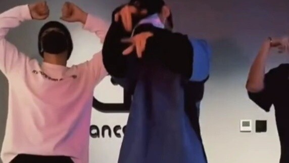 มาดูความแข็งแกร่งของการเต้นรำบันเทิงภายในบ้านกันดีกว่า