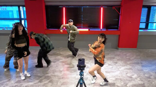BATTER UP 翻跳第三视角。舞蹈练习室。