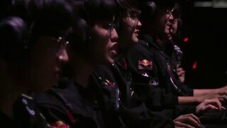 The moment Faker advanced to the finals, his eyes were filled with tears and he stared at the screen