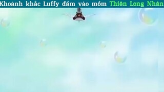 Khoảnh khắc Luffy đấm vào mồm Thiên long nhân