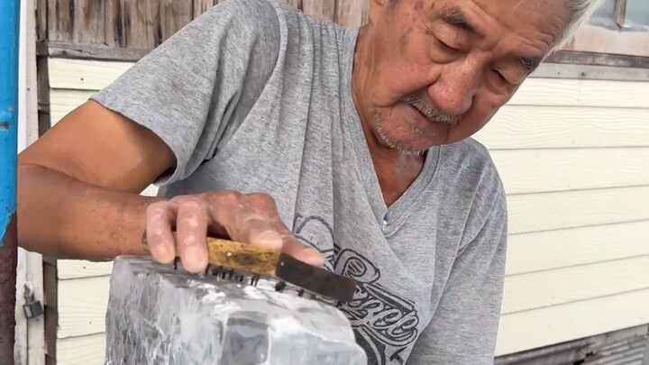 Hardwoking Grandpa Sells Ice Lemon Tea - Thai Street Food