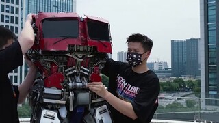 วิดีโอแสดงภาพบุคคลเต็มตัวขนาดเท่ามนุษย์ของ Optimus Prime