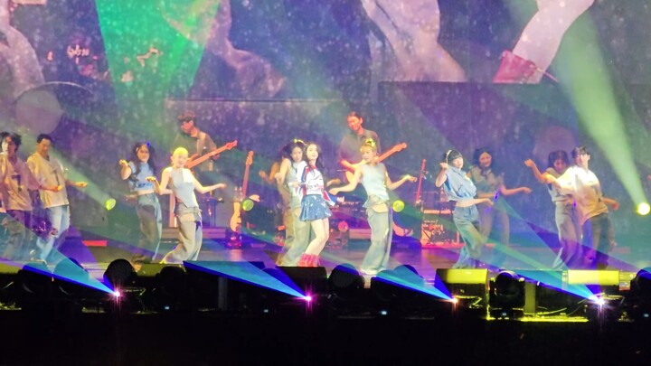 IU - Obliviate + Celebrity @ HEREH WORLD TOUR Berlin