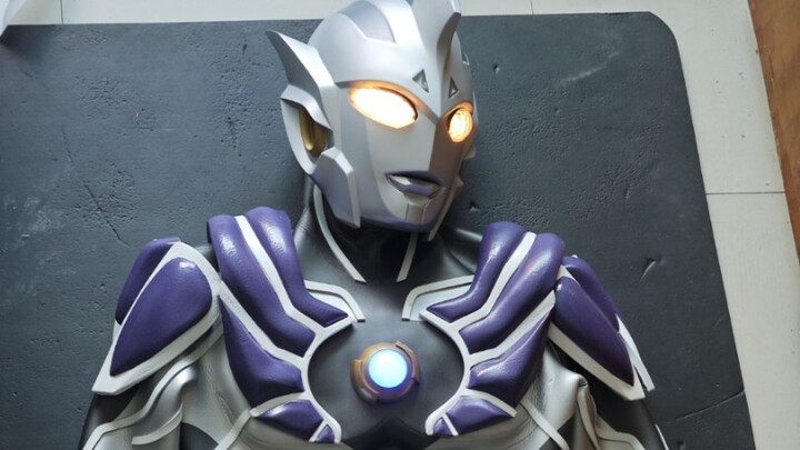 The legendary warrior Ultraman Legend!