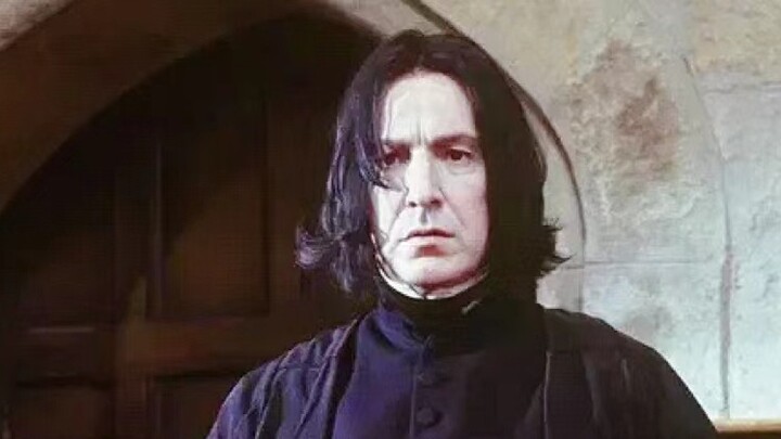 "Kamu selalu bilang tidak apa-apa, tapi kamu hampir menangis" [Severus Snape]