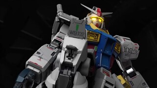 "Katakan, bagaimana kinerja Gundam?"