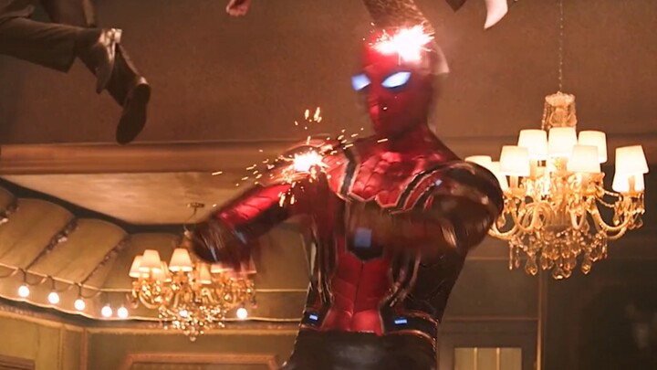 [Spider-Man menghapus klip] Mengenakan set armor laba-laba baja ini untuk melawan monster, sangat mu