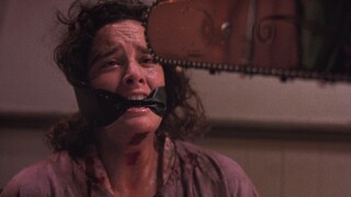 Dalam film horor "The Texas Chainsaw Massacre 3", para pria dan wanita muda secara keliru memasuki w