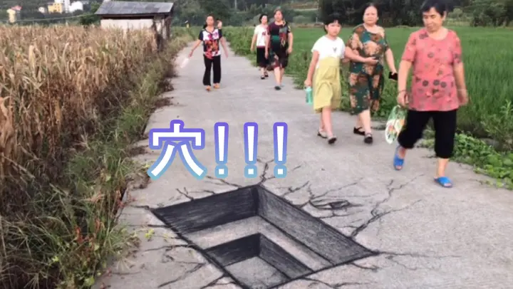 [Painting] Draw A Hole On The Road And Watch People's Reaction