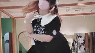 Mainkan lagu yang kamu tahu sambil menari, tapi kamu baru saja menyeka kertas keringat dan belum mem
