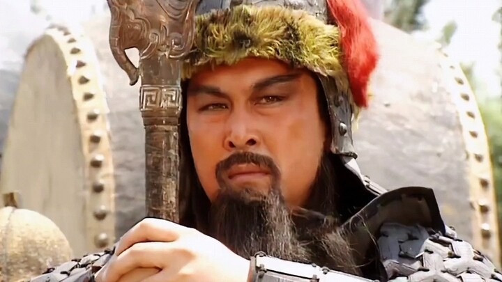 Membandingkan Guan Yu masa lalu dengan Guan Yu masa kini, seperti dia memamerkan pedangnya di depan 