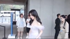 Wow! Setiap orang yang pernah melihat Yang Zi secara langsung mengatakan dia sangat cantik!