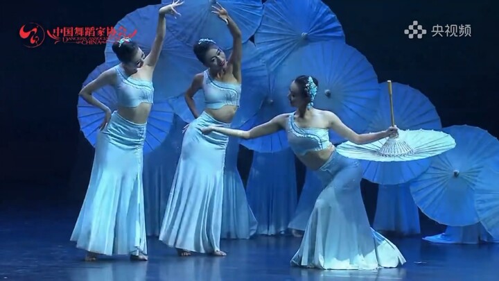 第十四届中国舞蹈“荷花奖”民族民间舞《生命的摇篮》演出单位：云南艺术学院舞蹈学院