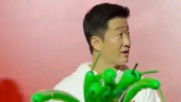 Lưu lạc địa cầu 2 Ngô Kinh và Quách Phàm Hành lá do khán giả Sơn Đông tặng khá đẹp