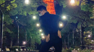 Tomboy dances with Lisa under Tokyo Tower, do you like the first move?