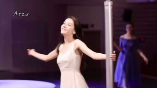 My sister's performance in Dilraba's early advertising videos has always been awesome (o^^o)