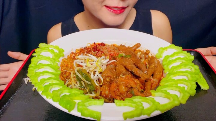 Chicken Noodle Bitter Gourd Soup.Mukbang ASMR ก๋วยเตี๋ยวไก่ตุ๋นมะระ