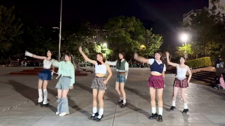 Energetic female college students attack! STAYC-Bubble dance road show cover | It makes you happy wh