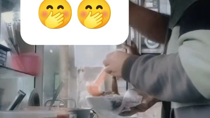 senyumin aja deh 🤭