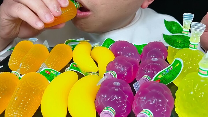 The sound of sucking fruit-shaped jelly