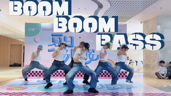 全网最强一字马应援！拉椅子Boom Boom Bass路演翻跳